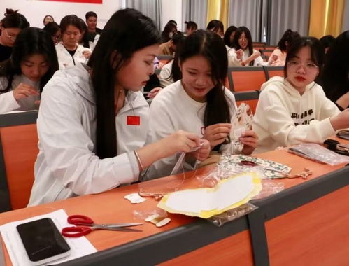 非遺進校園，技能傳未來——山東商業(yè)職業(yè)技術(shù)學(xué)院智慧財經(jīng)產(chǎn)業(yè)學(xué)院成功舉辦第三屆非遺文化進校園活動月非學(xué)歷職業(yè)技能培訓(xùn)
